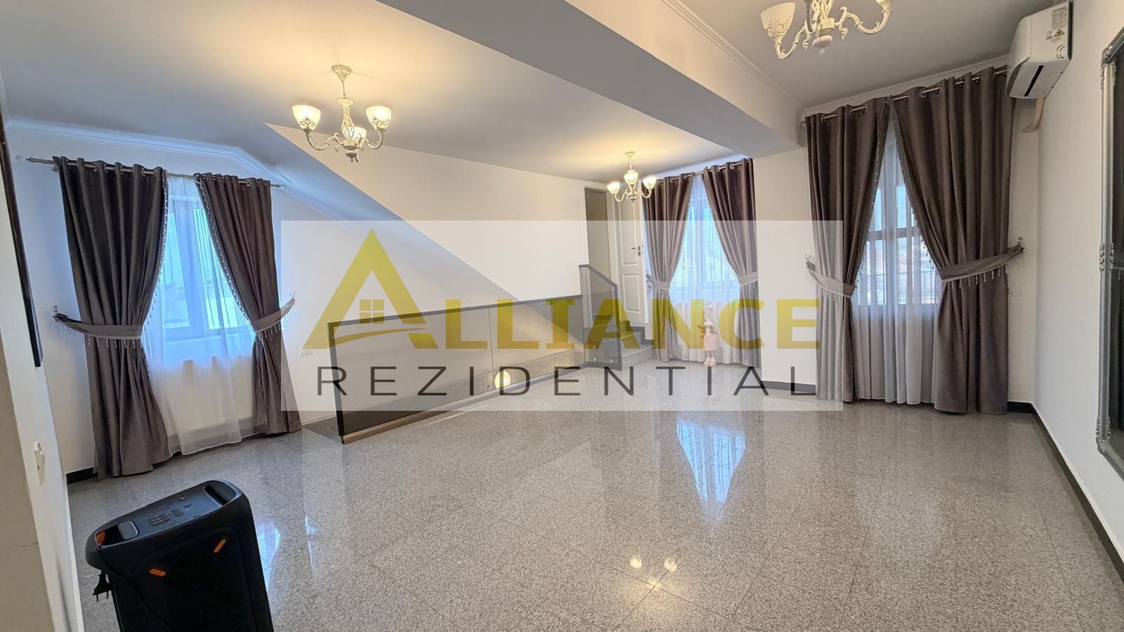 Vila spatioasa cu 9 camere foisor magazie curte amenajata complet - Poză 9