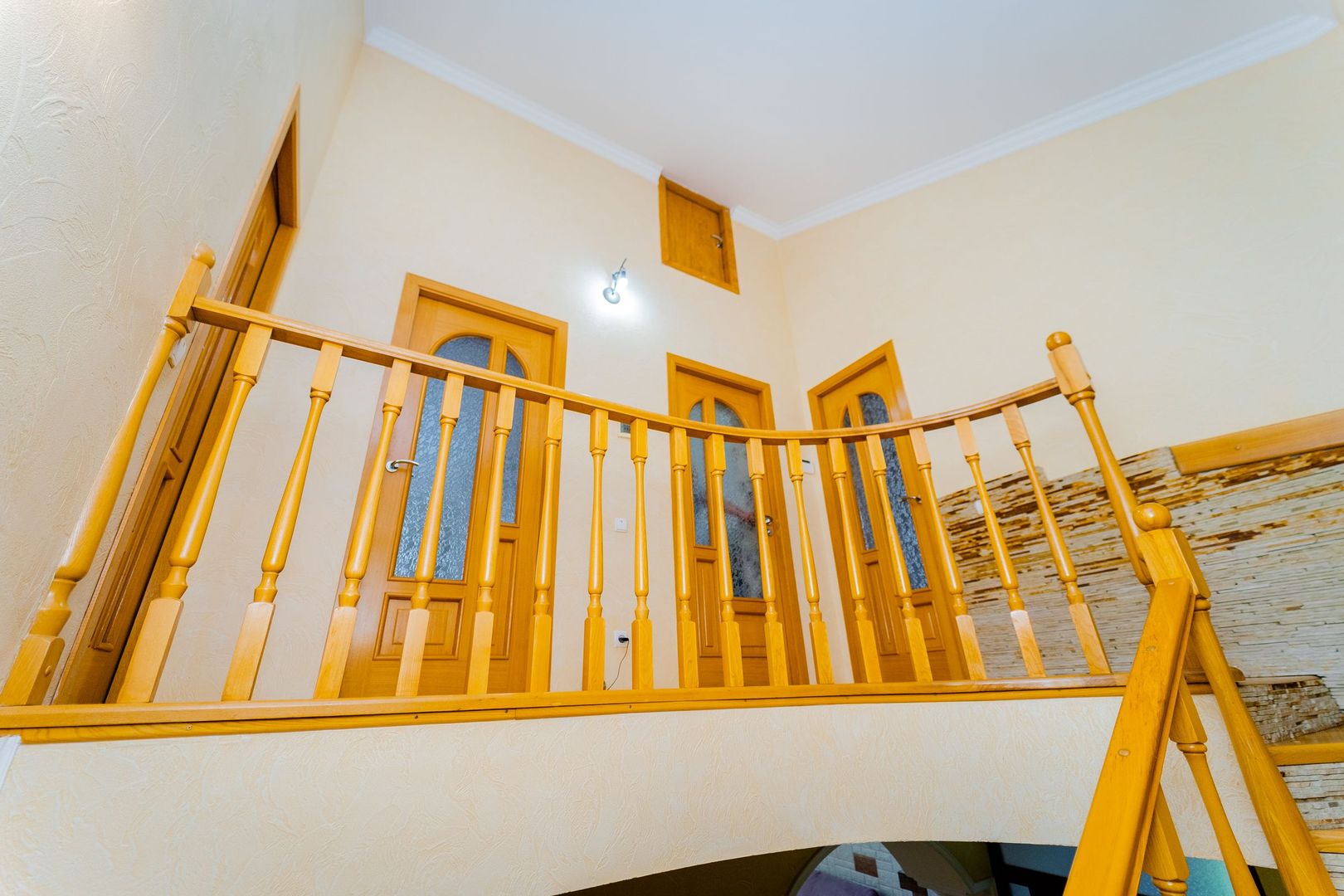 Casă în Chișinău, de vânzare, cu suprafața de 270 m2 pe teren de 6 ari or. Codru. - Poză 16