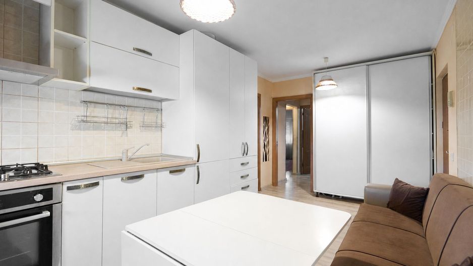 Apartament cu 3 camere, 2 băi și balcon închis | Exercițiu - Poză 1