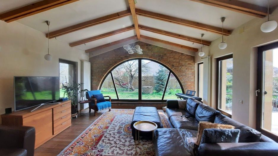 Casă de vis în Giroc – Eleganță clasică, spațiu vast și confortabil - Poză 1