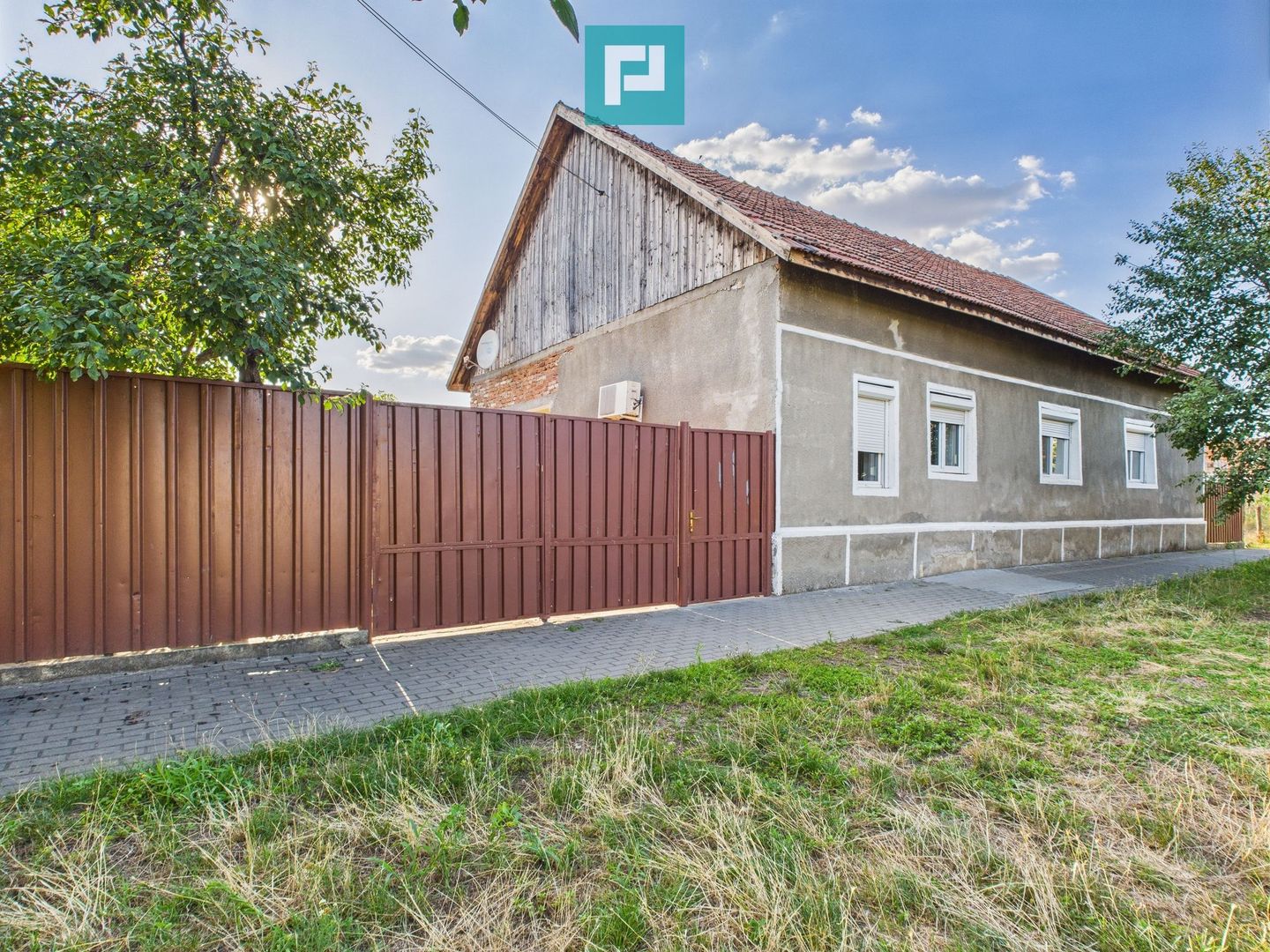 Casă cu 4 camere în Sânpetru German, Secusigiu - Poză 1