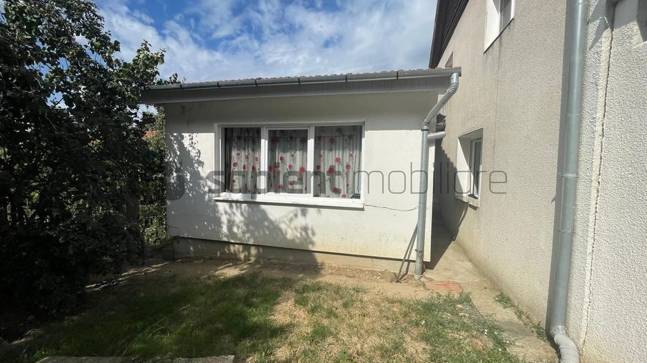 Casă spațioasă + Casă de oaspeți. Ideală pentru 2 familii! - Poză 15