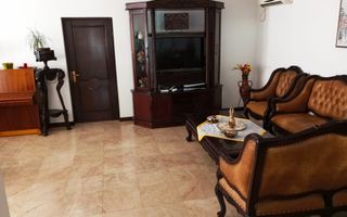 🏡 Proprietate exclusivistă cu 2 case, piscină și sală de fitness - Poză 6