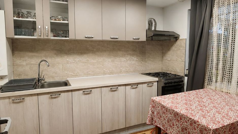 Proprietate cu două locuințe, garaj încălzit, foișor, 600 mp in Ernei - Poză 20
