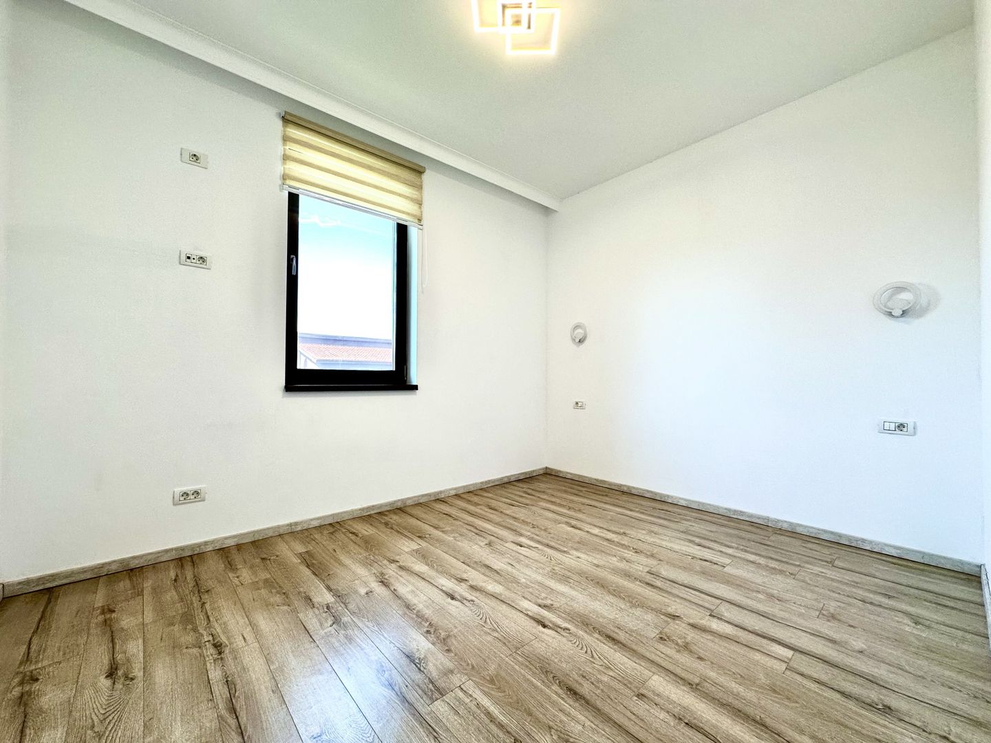 Casa de inchiriat la Liziera Pădurii - intrarea in Dumbrăvița - Poză 14