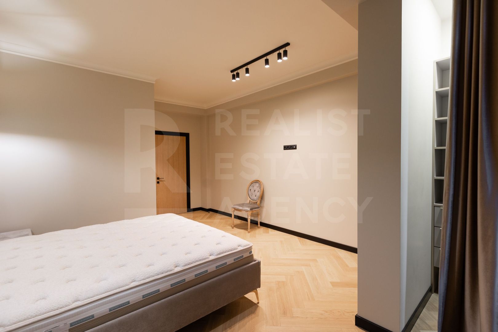 Chirie, apartament, 3 camere, strada Tricolorului, Centru - Poză 9