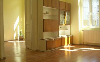 Apartament cu 4 camere, semidecomandat, in zona Marty Horea! - Poză 1