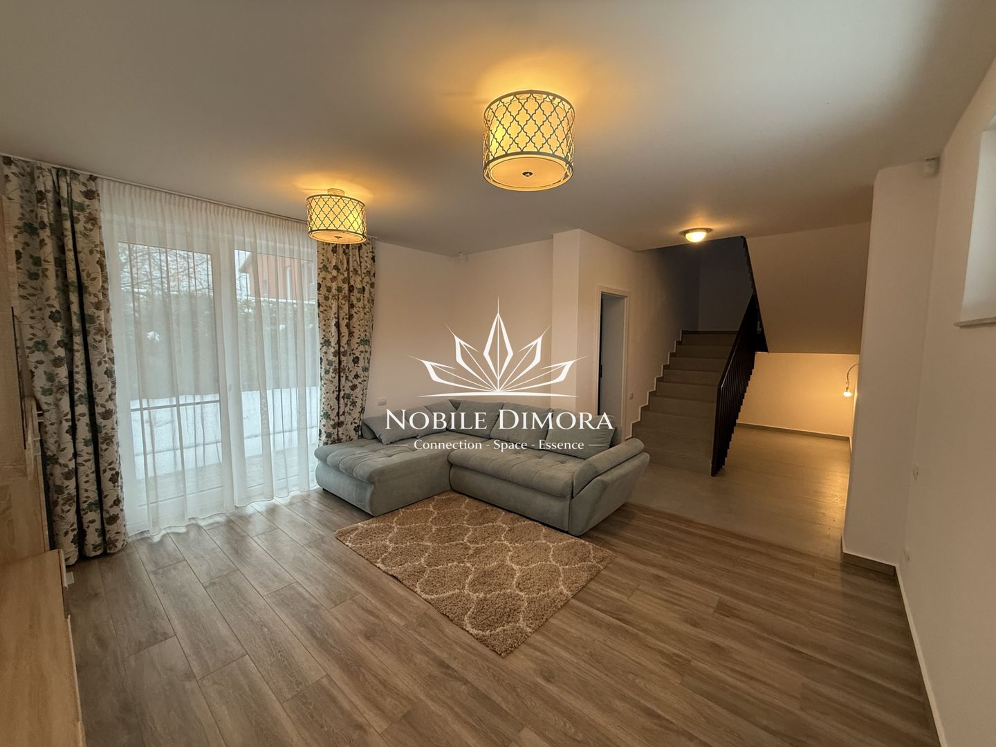 Casa moderna cu 4 camere, 2 bai, terasa si gradina de 50mp - zona Crisan - Poză 1