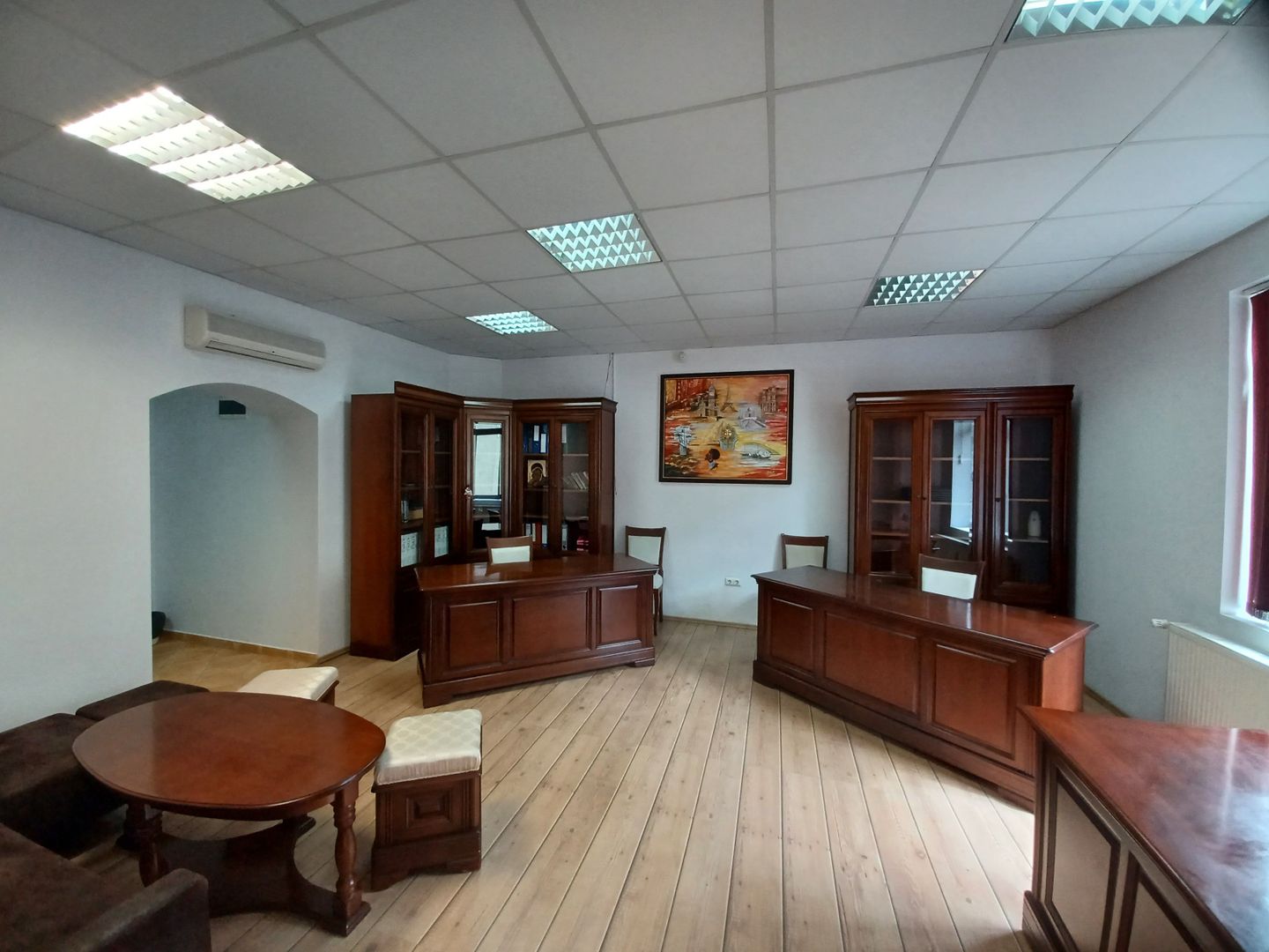 Birou, central, Ady Endre Oradea, 40 mp. 399 E/lună. Comision 0 - Poză 1