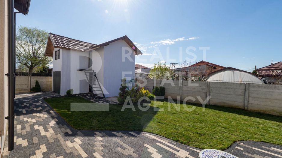 Vila in Tunari cu garaj si spatii de depozitare - Poză 3