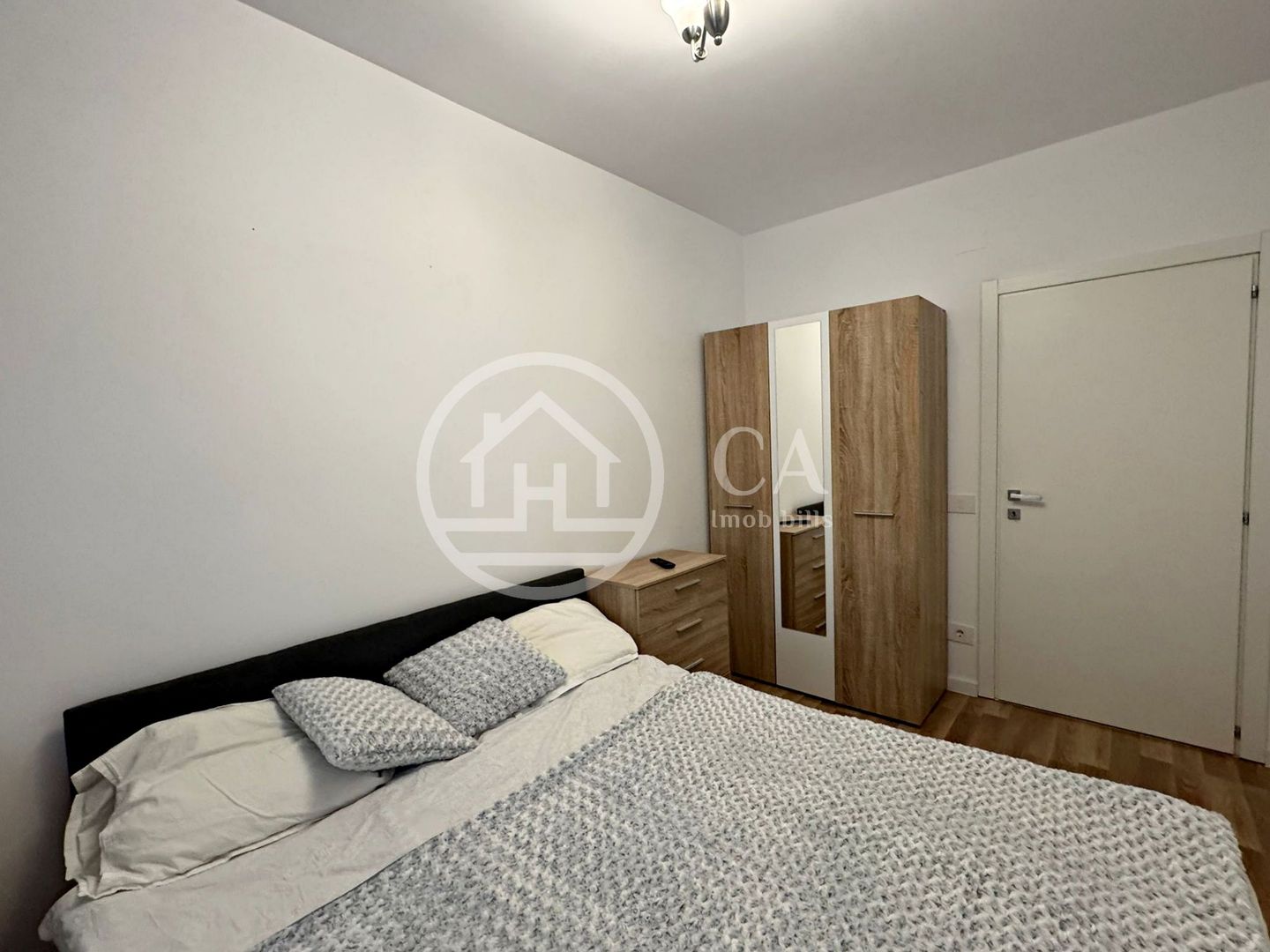 Apartament de închiriat cu 3 camere în Prima Universității, Oradea - Poză 2