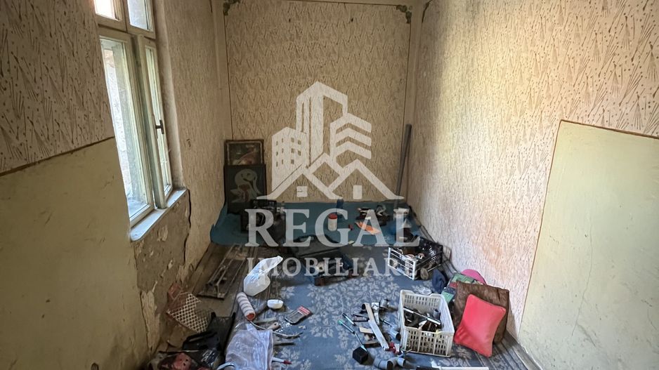 Casă de vânzare în Călanul Mic –  2 clădiri, curte, grădină, garaj - Poză 11