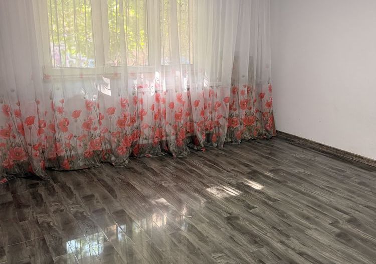 Vanzare Apartament 4 Camere intre Mall Vitan si Metrou Mihai Bravu - Poză 1