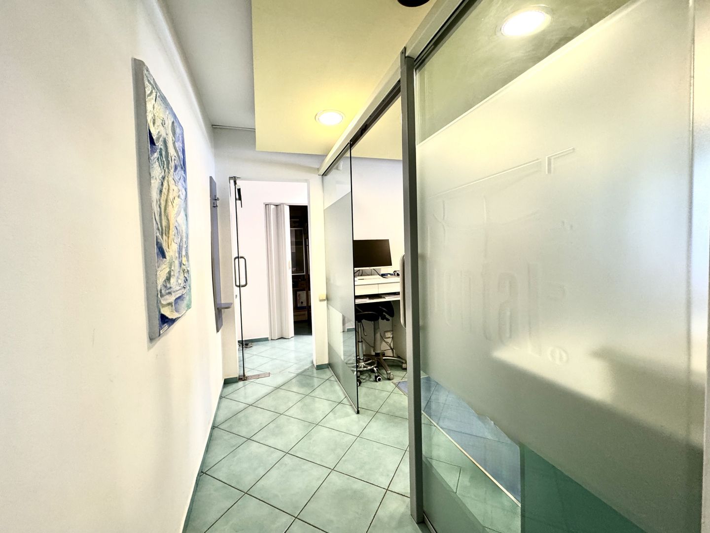 Cabinet stomatologic cu tradiție 20+ ani - dotat si funcțional - Poză 12