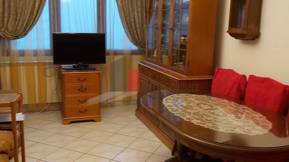 Apartamentul "SUPERMETO", BLOC STRADAL, REABILITAT - Poză 1