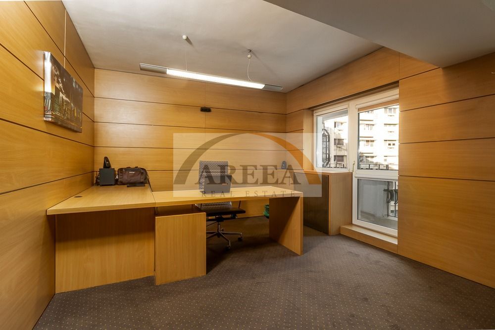 UNIRII FANTANI - 5 camere de vanzare - investitie rara si eleganta - Poză 2