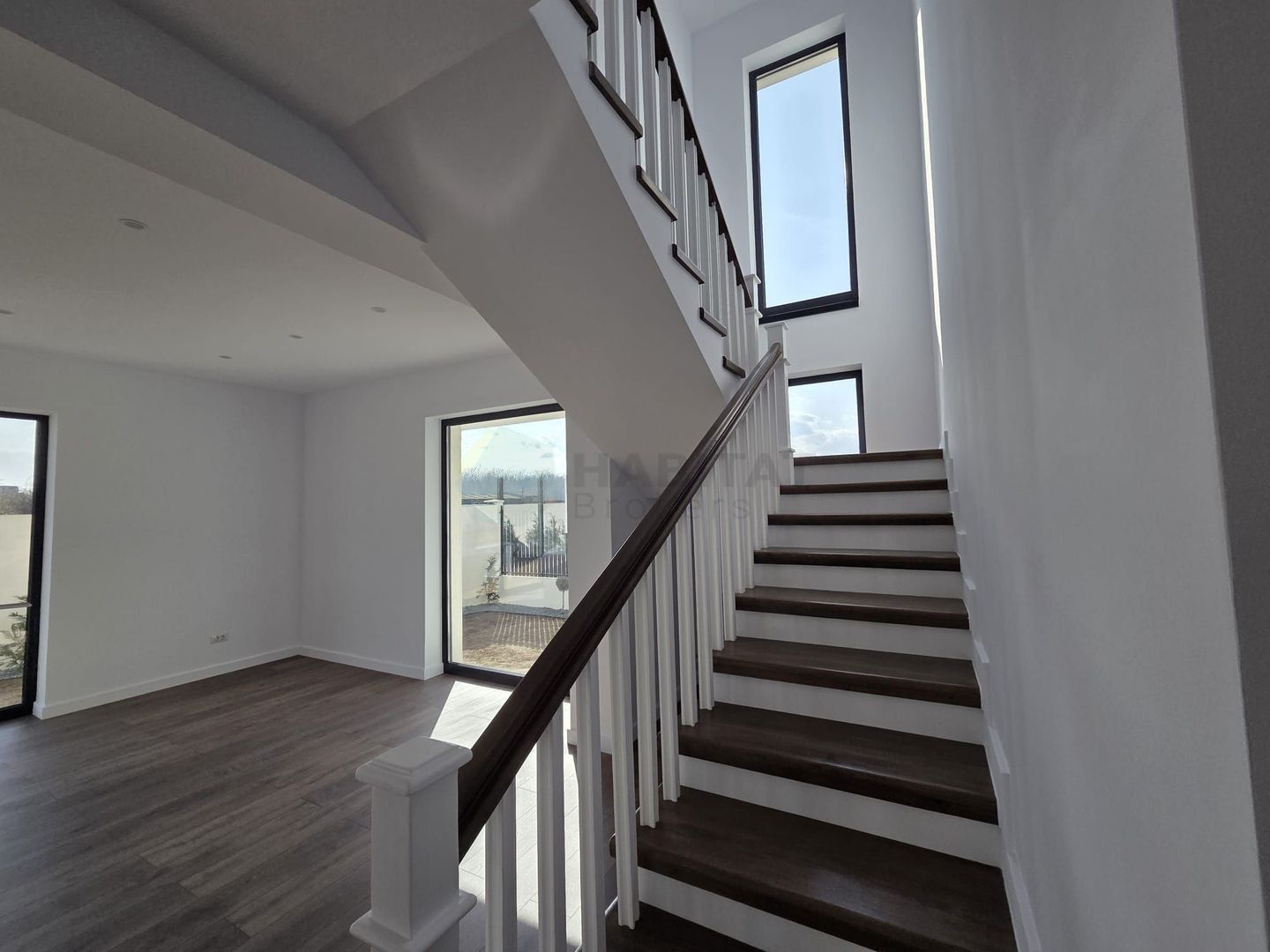 Casă modernă de vânzare în Tunari – construcție 2025, gata de mutare! - Poză 6