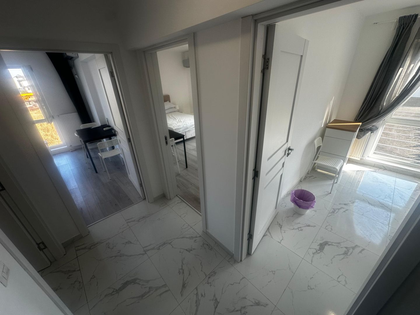 AP. 2 CAMERE PIERSICULUI, LOC PARCARE, BLOC NOU, BUCATARIE INCHISA - Poză 5