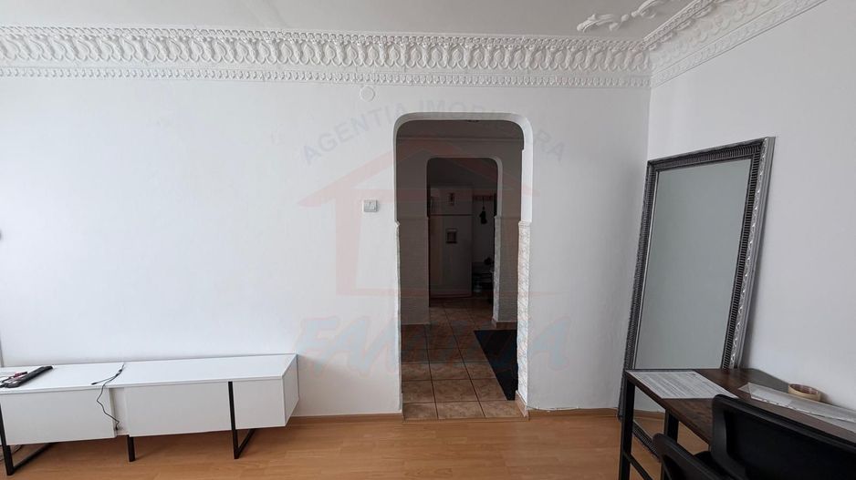 Vanzare apartament cu 4 camere in Micro 39b( k-uri), etaj 1, - Poză 8