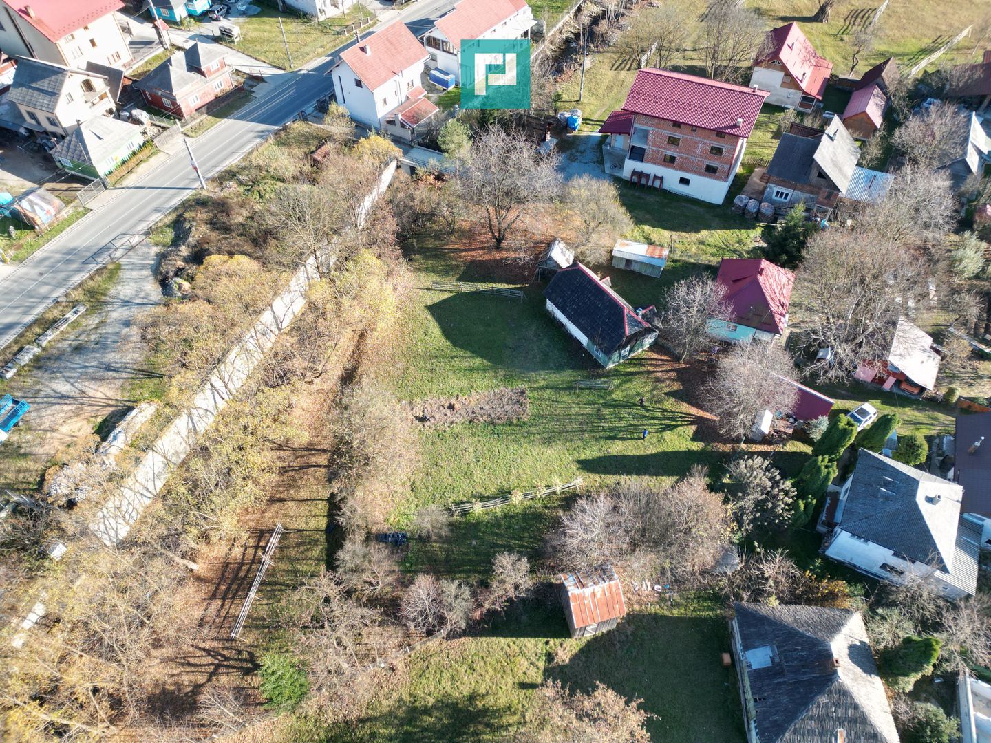 Casă de lemn, cu teren în Borșa - Poză 23