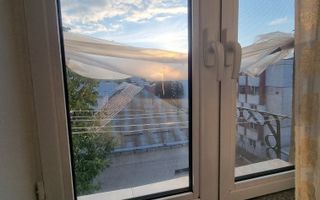 Apartament 3 camere, renovat complet, mobilat și utilat, lângă Colegiul Național „Mihail Sadoveanu” din Pașcani, cu pod pe toată suprafața - Poză 8