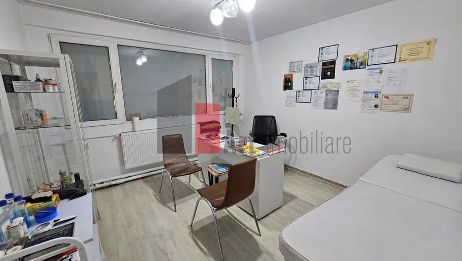 Spatiu Eroii Revolutiei, stradal, parter de bloc, trafic pietonal - Poză 2