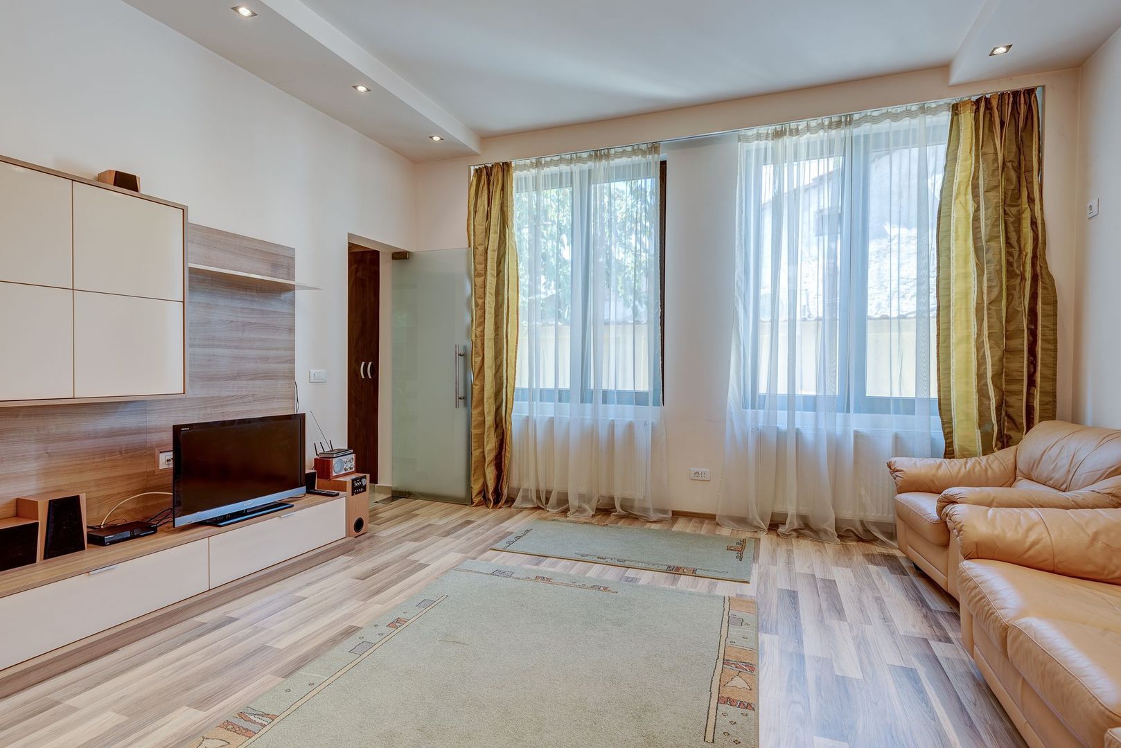 COMISION 0% - Casa singur curte 3 dormitoare 2 bai, finisaje moderne - Poză 1