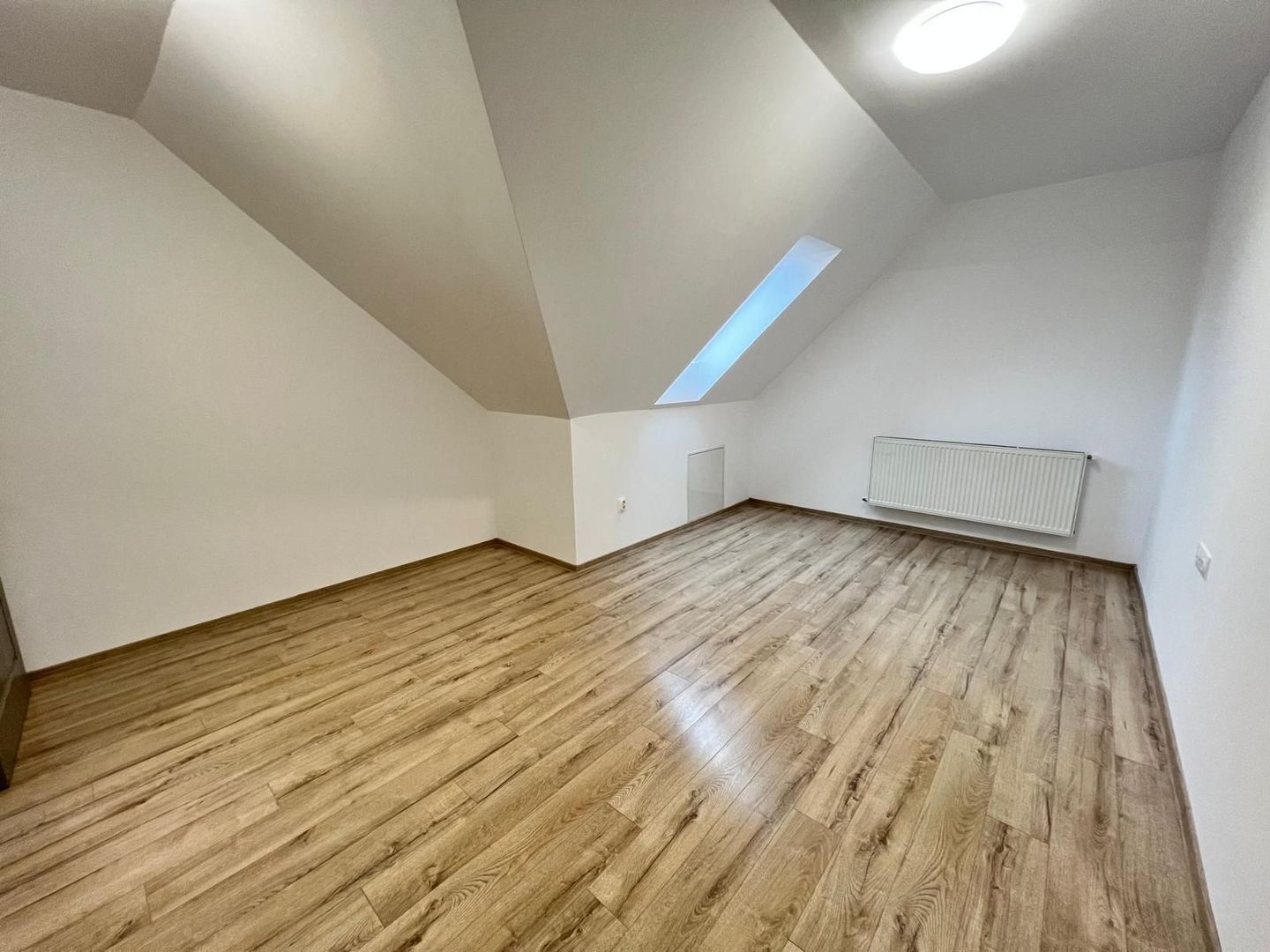 Casa cu 7 camere | 3 balcoane | Garaj | 220 mp + 80 mp curte | Cartier Panorama - Poză 27