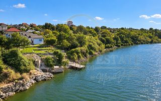 Casa ta pe malul lacului: 1.400 mp de teren si ponton privat - Poză 4