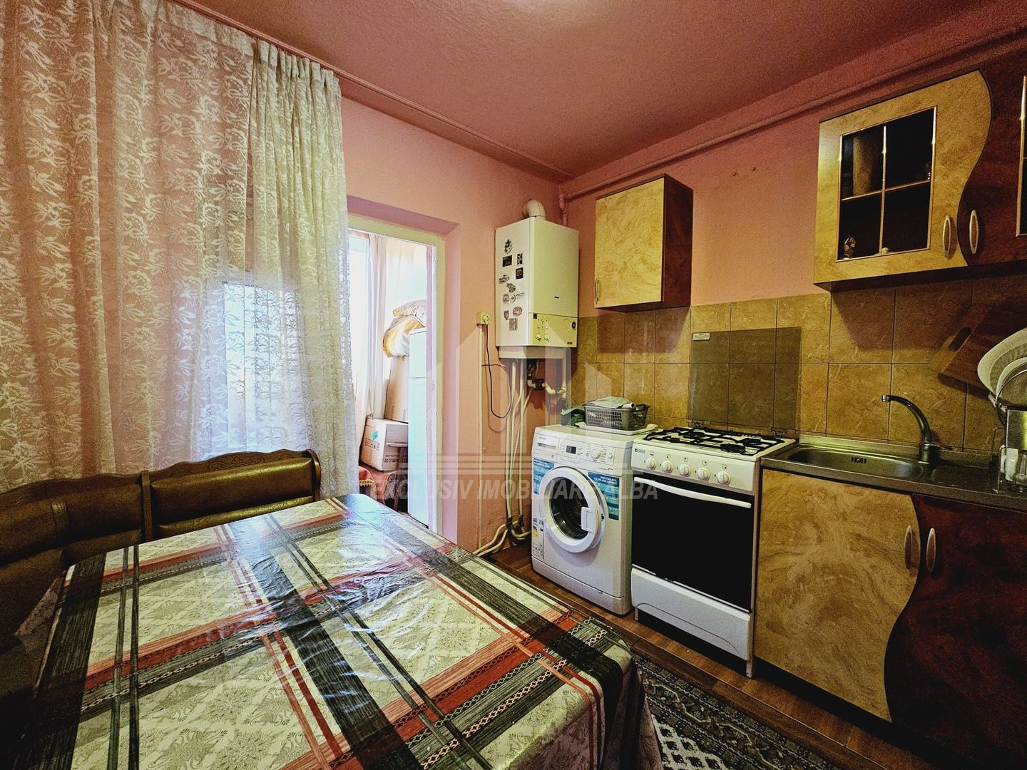 Apartament cu 3 camere decomandate, cartierul Industrial - Poză 3