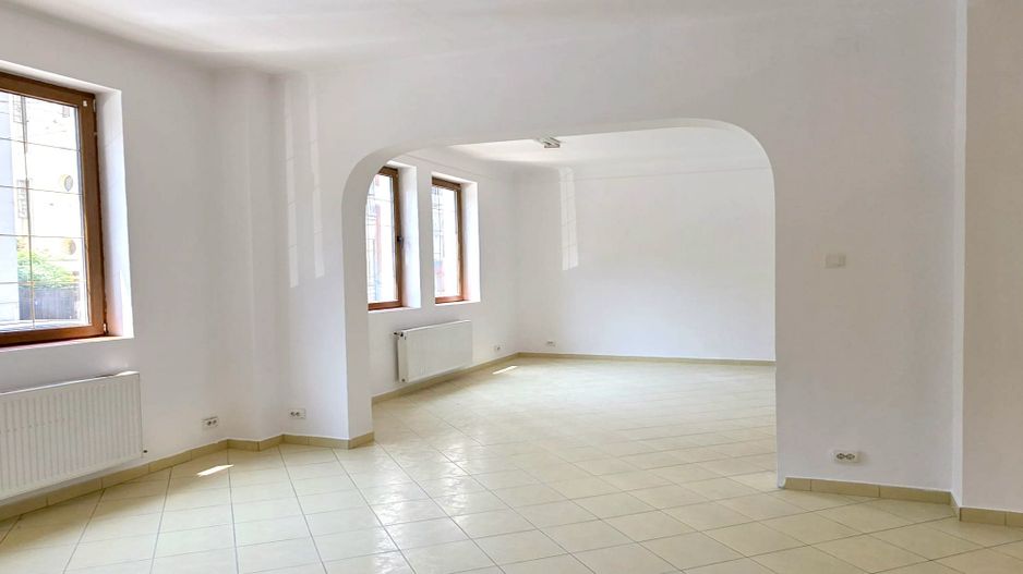 Delea Veche- Vila S+P+1E+Pod- 8 camere- 290 mp utili - Poză 2