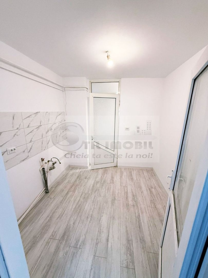 Liber, apartament 3 camere Nicolina 1, renovat modern, baie cu geam - Poză 11