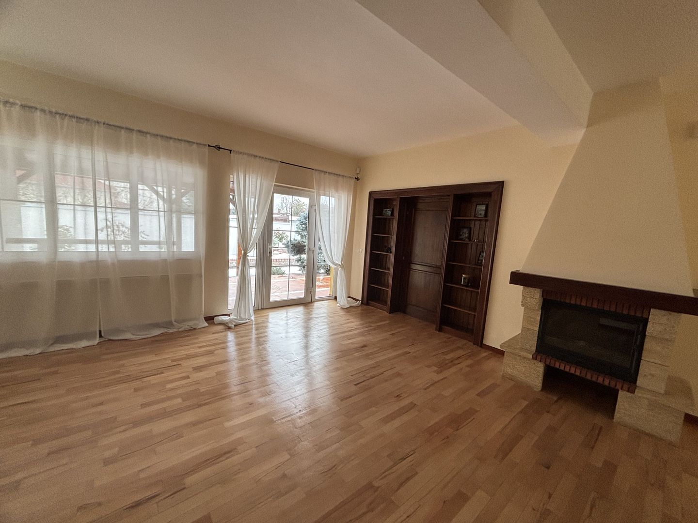 Vilă primitoare zona Modern - Poză 1