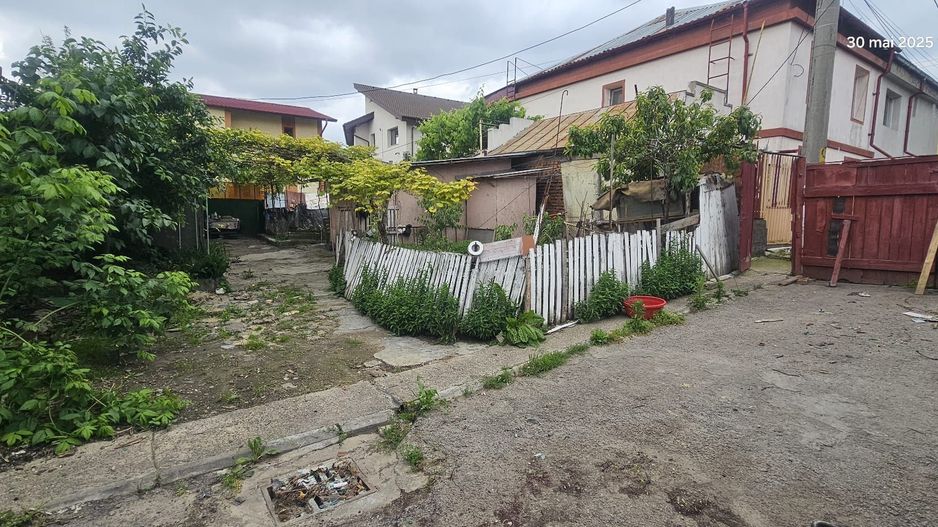 Teren de vanzare 300mp toate utilitatile - Poză 1