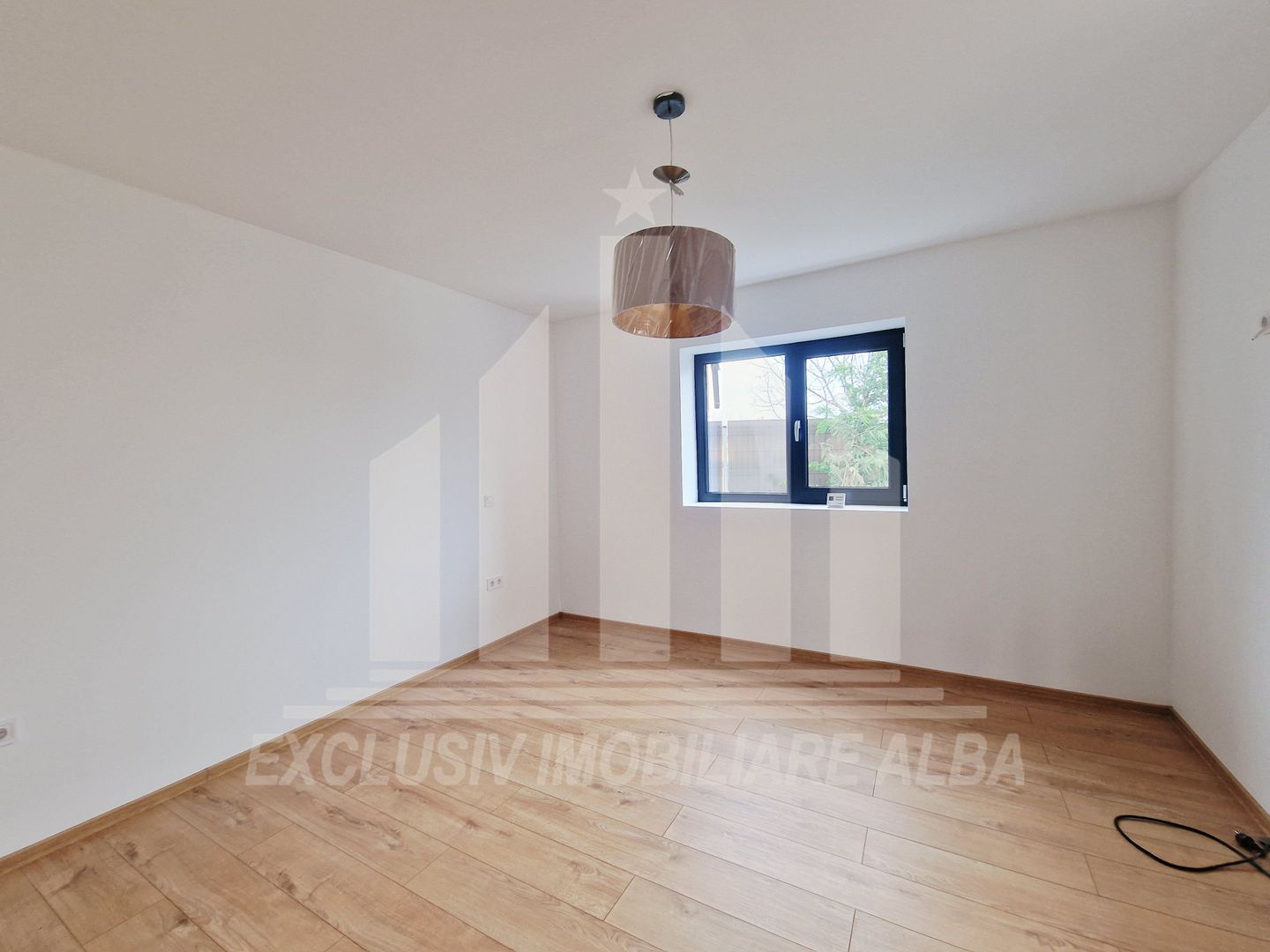 Casa individuala | 120mp | 500mp teren | Centru - Poză 2