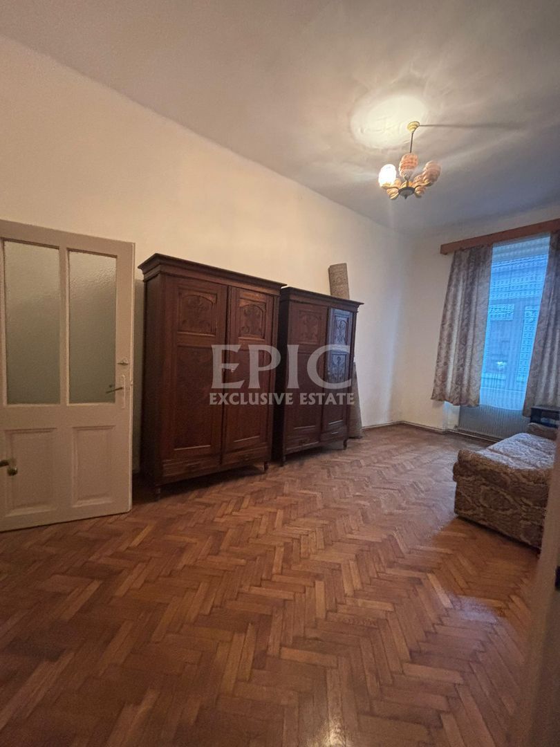 Casa de vanzare in centru orasului - Poză 4