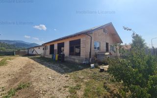 Proprietate in Cristian cu trei constructii+o fundatie,450000euro - Poză 18