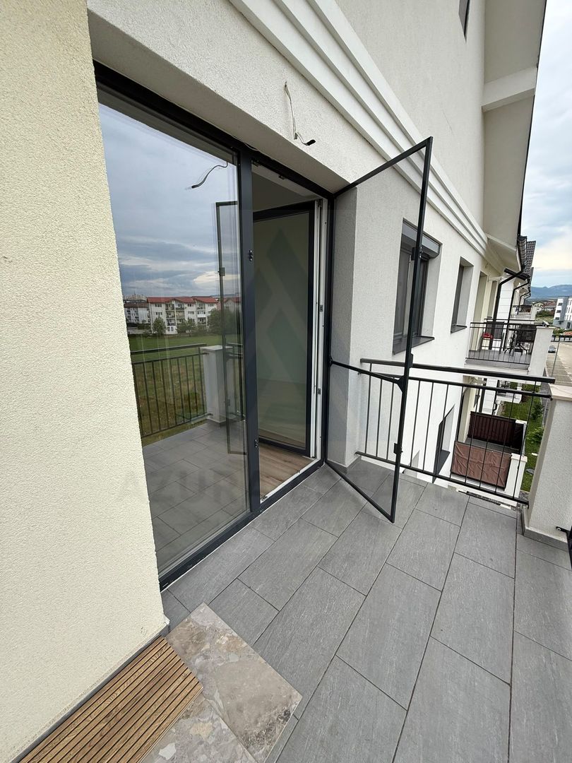 Apartament lux prima inchiriere 3 camere 76mp utili si boxa Selimbar - Poză 11