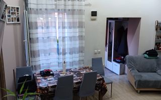Casa insiruita de vanzare cu 4 camere in zona Centrala - Poză 1