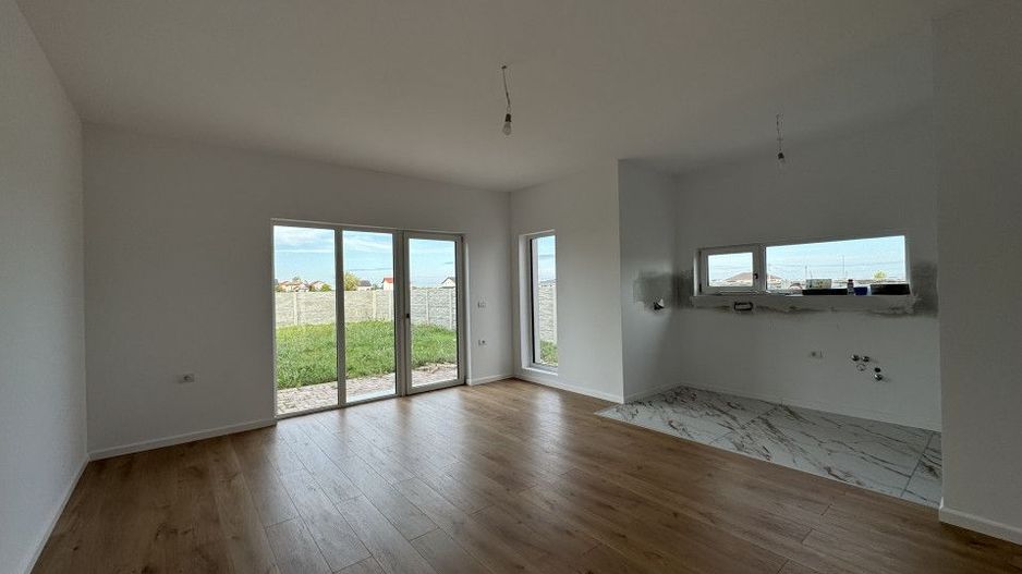 Duplex cu 4 camere si teren generos de 352 mp – Mosnita Noua - Poză 2