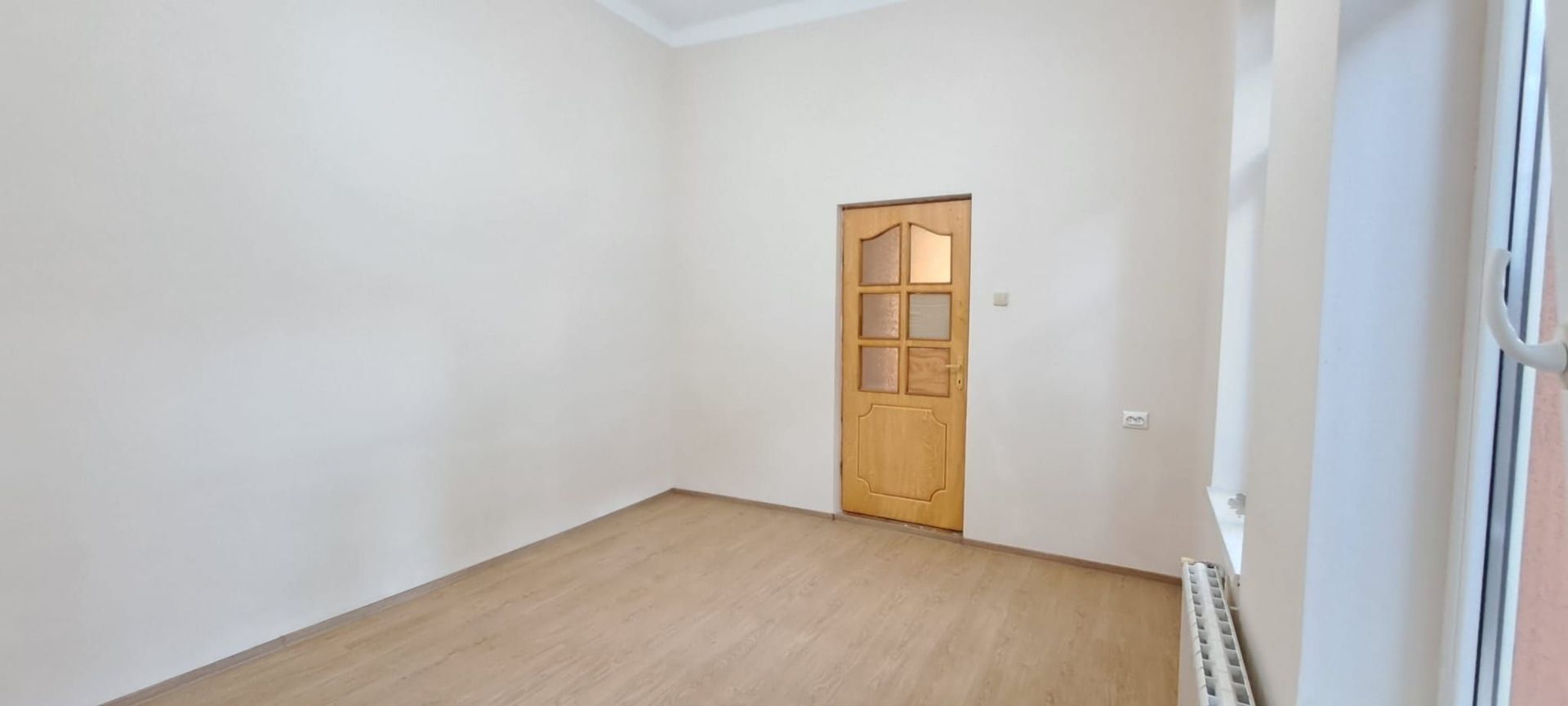 Tineretului, 350 metri metrou, casa 2 camere + curte, pretabil birou - Poză 5