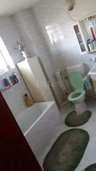 Casă / Vilă cu 5 camere de vânzare în zona Gruia - Poză 4