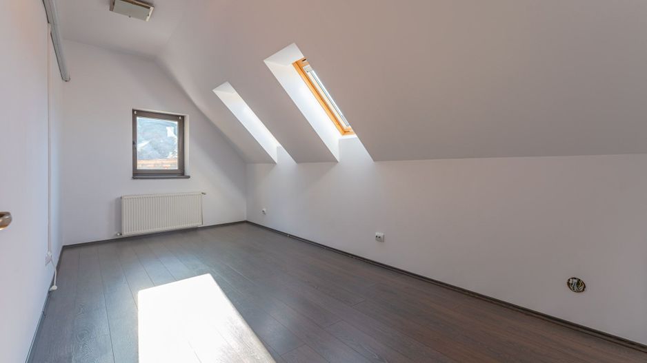 Casă modernă cu garaj și 4 dormitoare, aproape de Piața Sfatului - Poză 22