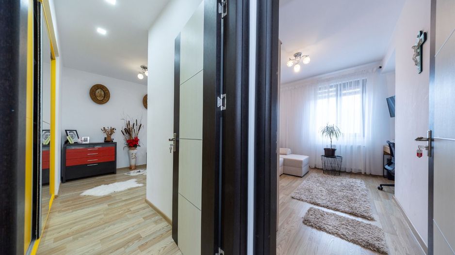 Isaran Coresi-Apartament 3 camere 82 mp loc de parcare si boxa - Poză 12