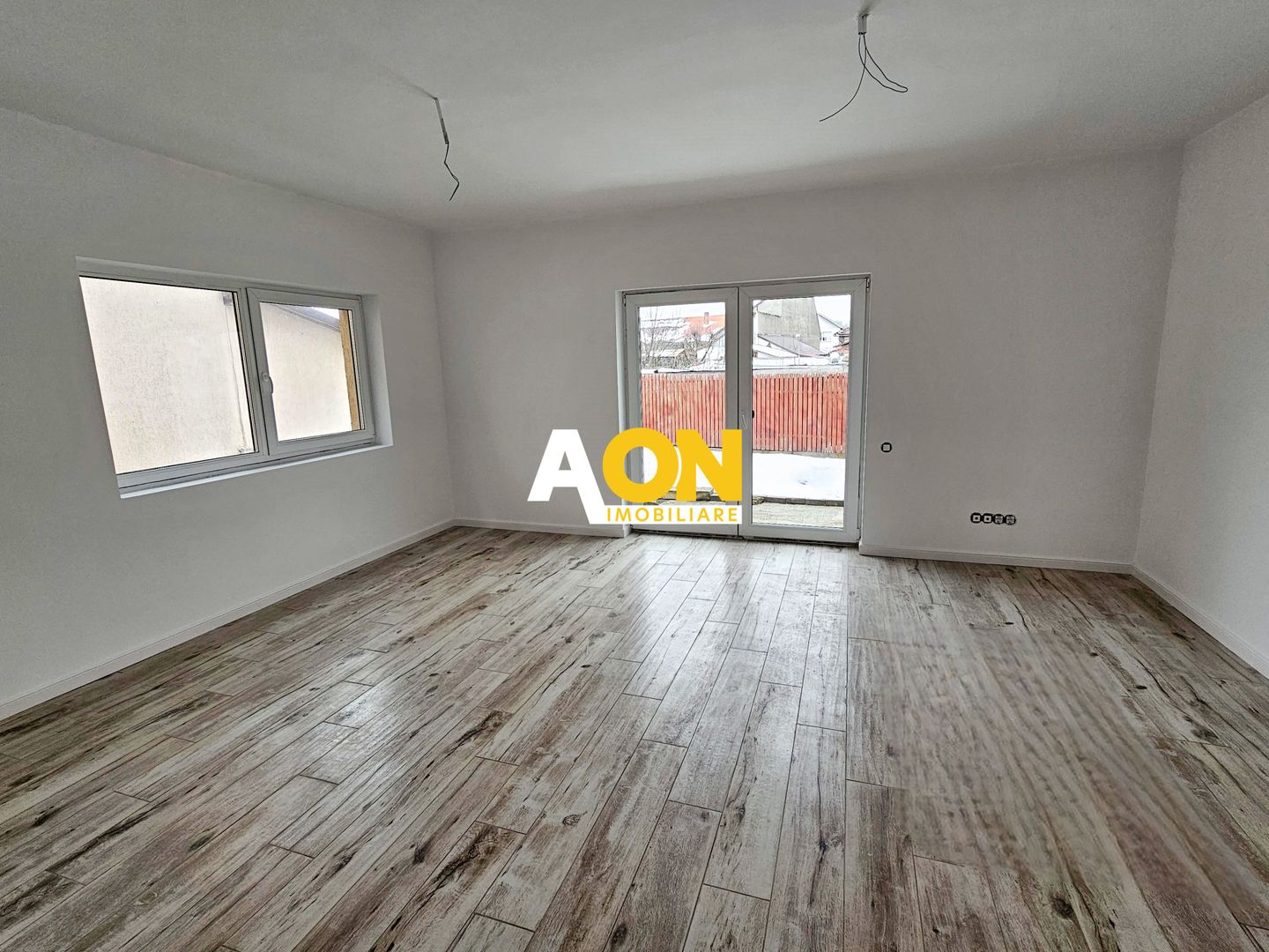 1/2 Duplex finisat 90%, 4 camere, 317 mp teren, zona Centru - Poză 3