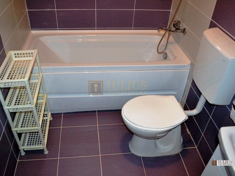 Dormitor inchis + sufragerie deschisa cu bucataria, amenajat si mobilat modern. - Poză 9