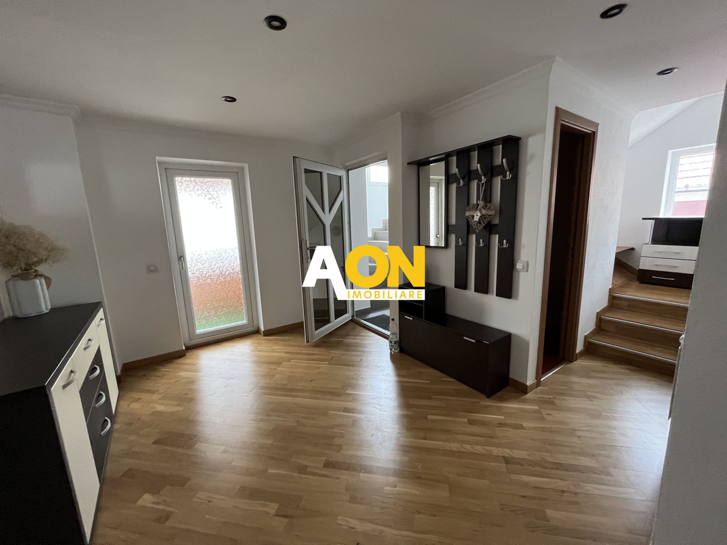 Apartament de inchriat cu 2 camere, terasa, loc de parcare - Poză 3