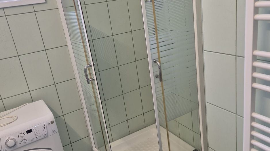 Garsoniera cu suprafata de 45mp,in zona centrala - Poză 8