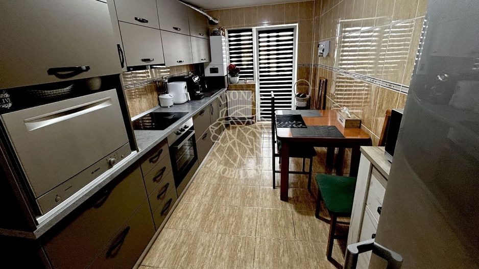 Apartament decomandat 3 camere 95 mp+4 balcoane-dressing-Zona Pompieri - Poză 5