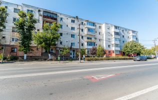 Apartament 2 camerel, bloc V8,  Zona 6 Vânători.